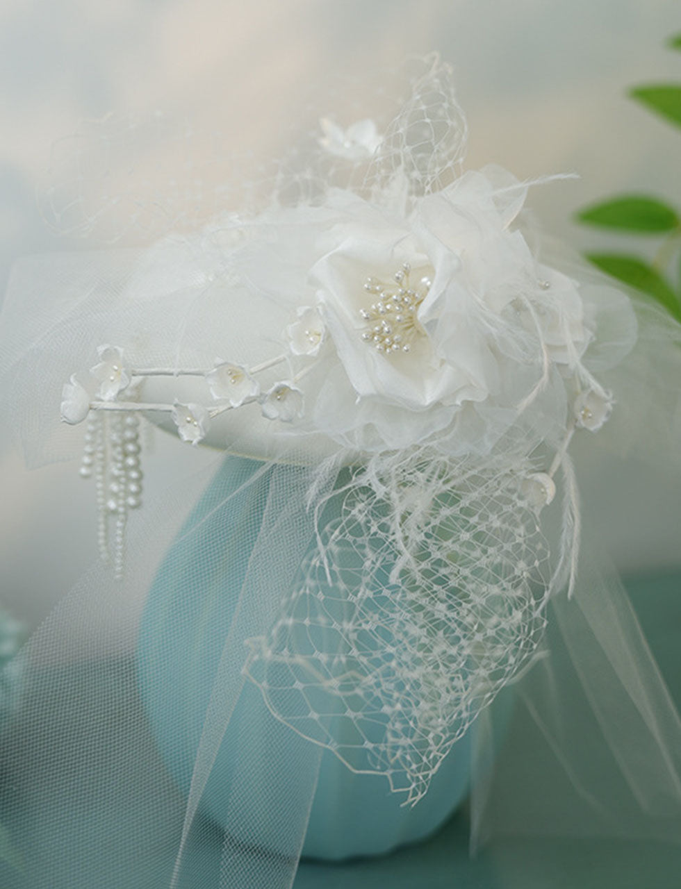 White Handmade Flowers Satin Birdcage Veil Wedding Vintage Hat with Pearls